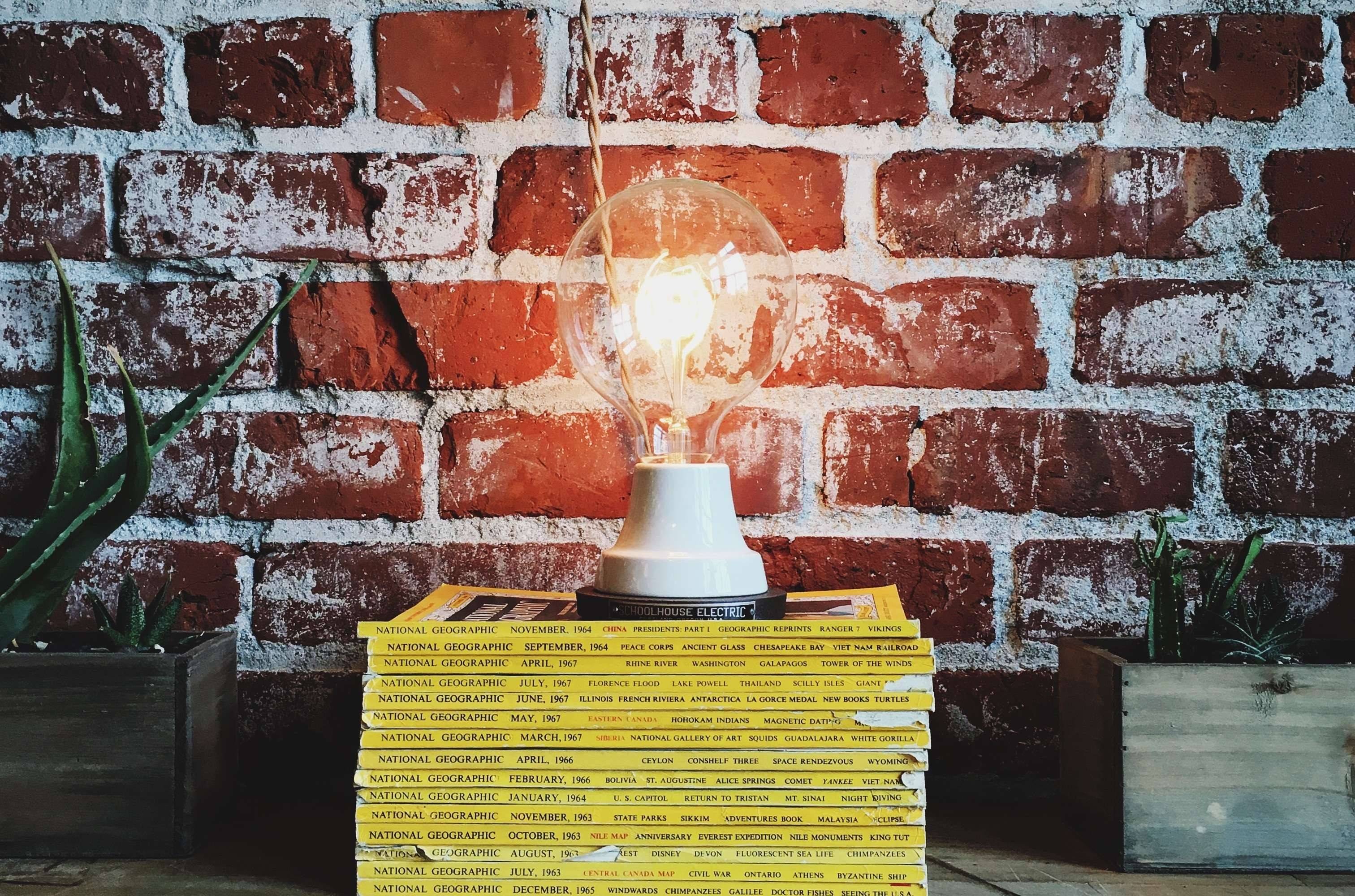 Unsere Leistungen idea-lightbulb