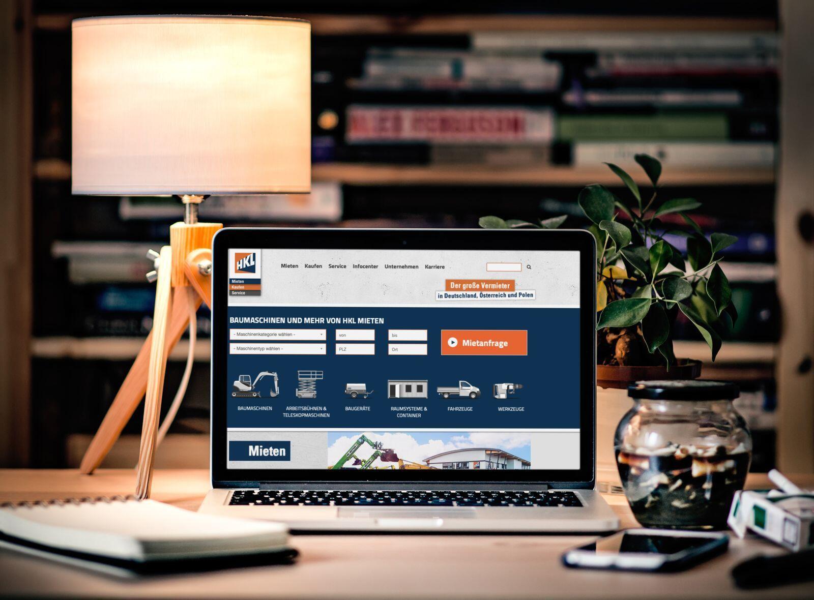 Screenshot der Website von HKL Baumaschinen Österreich.