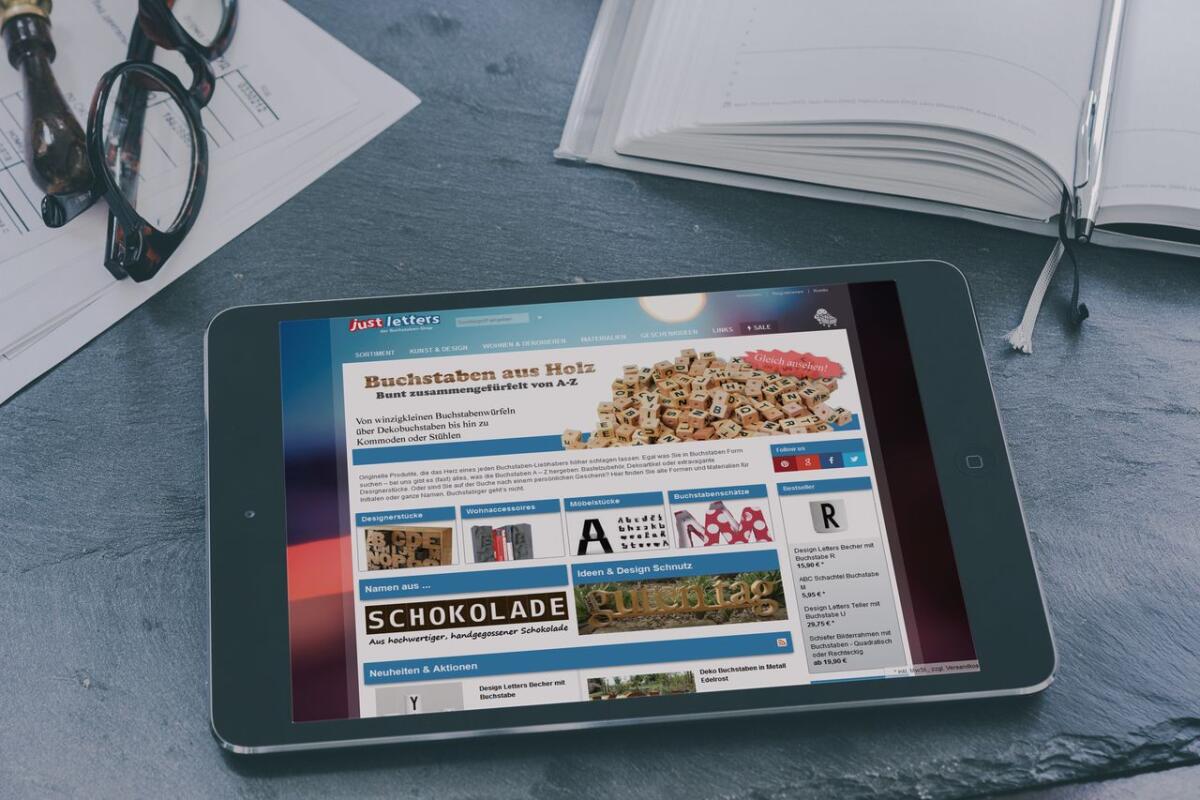 Screenshot der Website von JustLetters.
