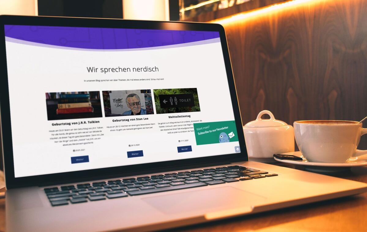 Nerdspot-Website auf einem Laptop.