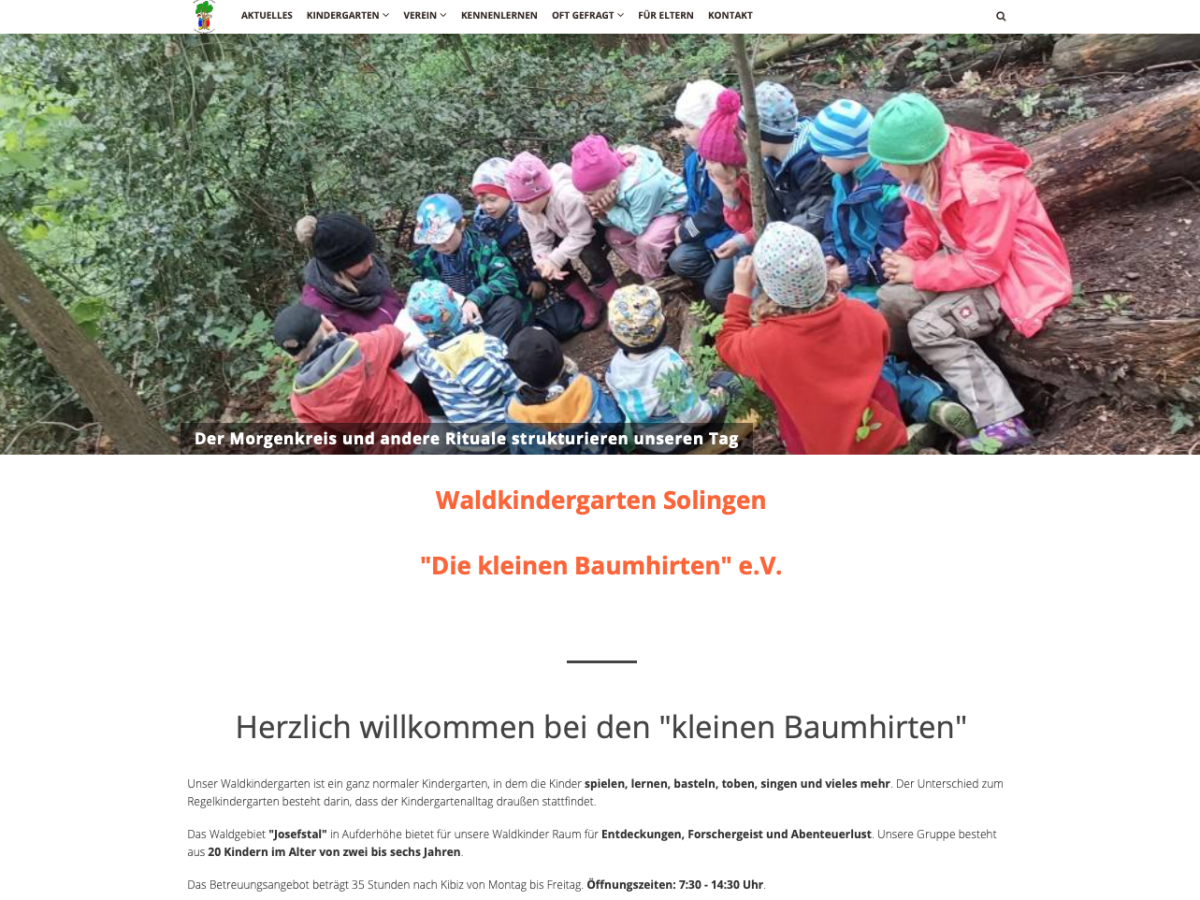 Wakiga-Startseite mit Gruppenfoto und Text.
