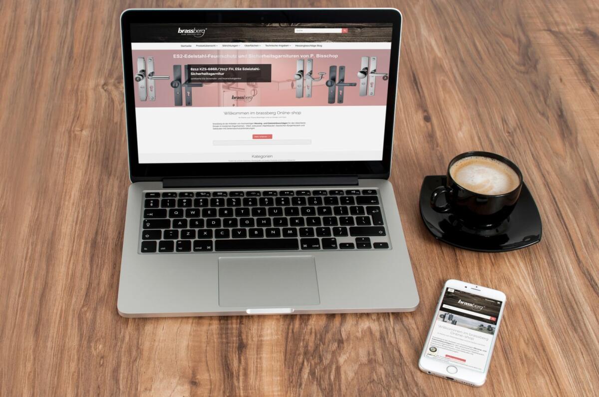 Website von Brassberg auf einem Bildschirm.